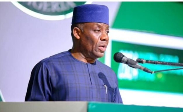 FG Ends The Use of  �Dr� Title for Honorary Degree Holders
